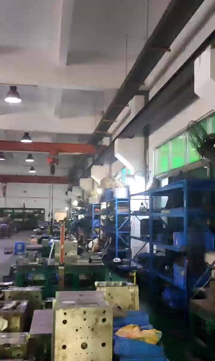 横沥独门独院厂房出租，2400平，现成办公室水电装修，可分租