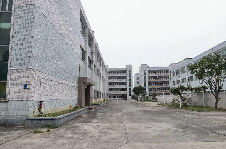 横沥镇三江工业区原房东独院出租1800平方一楼。6米高带牛角