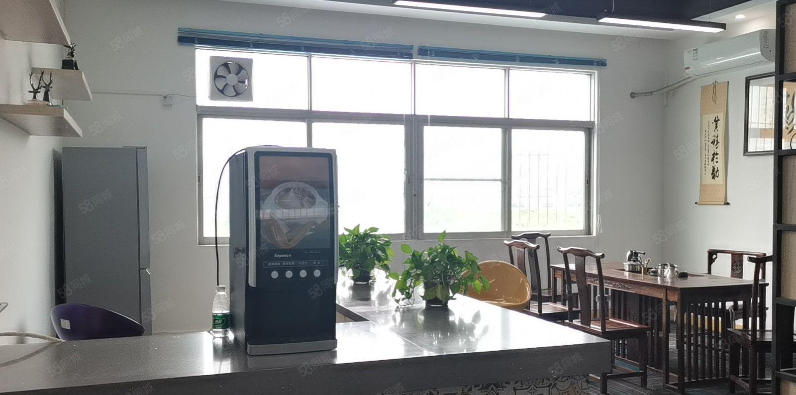 横沥三江工业区原房东二楼1500平方，现成豪华装修，低价出租