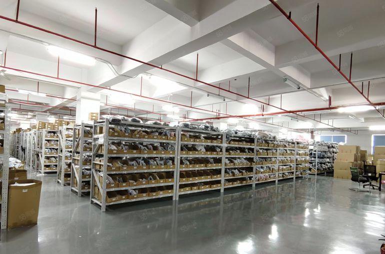 沙田沿江高速路口附近现成电商仓库出租，5000平，单价10元