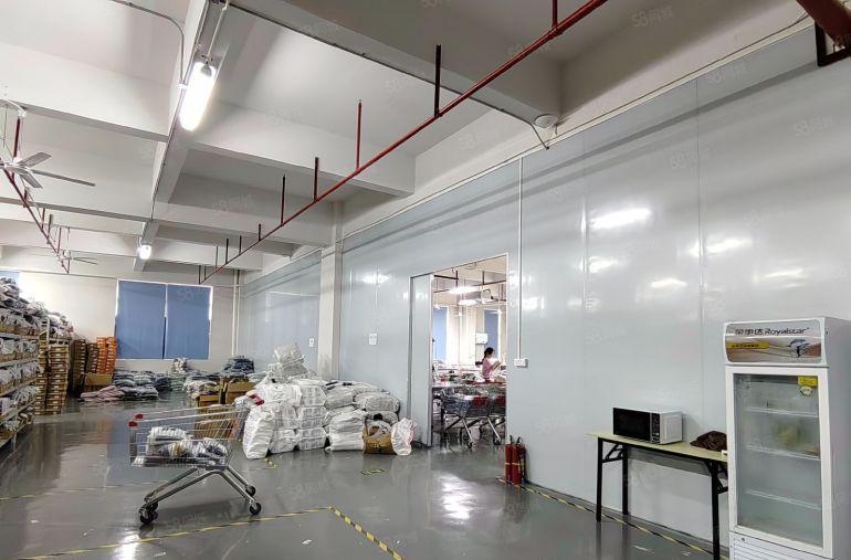 沙田沿江高速路口附近现成电商仓库出租，5000平，单价10元