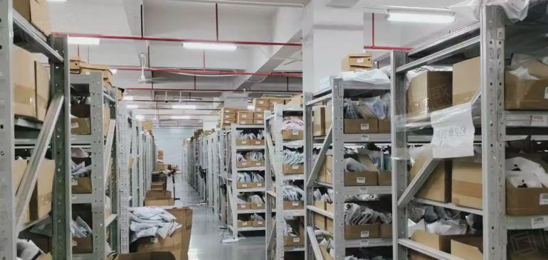 沙田沿江高速路口附近现成电商仓库出租，5000平，单价10元