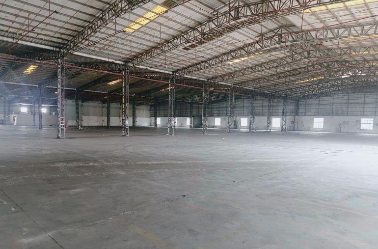 广深高速路口，独院7000平方仓库低价出租，交通方便空地大