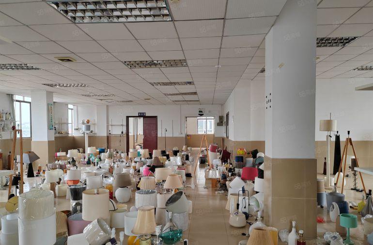 桥头田新原房东水电齐全带装修有电梯有办公室停车方便电费自交