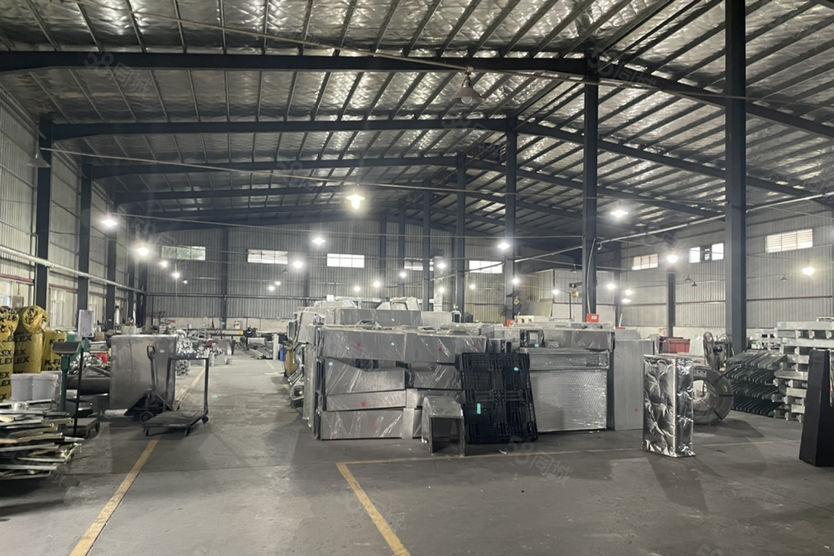 桥头靠近企石镇钢构1600平方，滴水7米，带隔热层，中间无柱