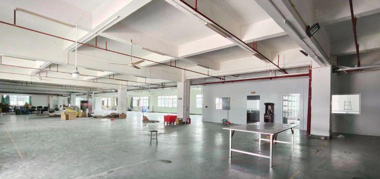 桥头镇标准厂房二楼招租，现成装修，仅租8元，水电齐全！