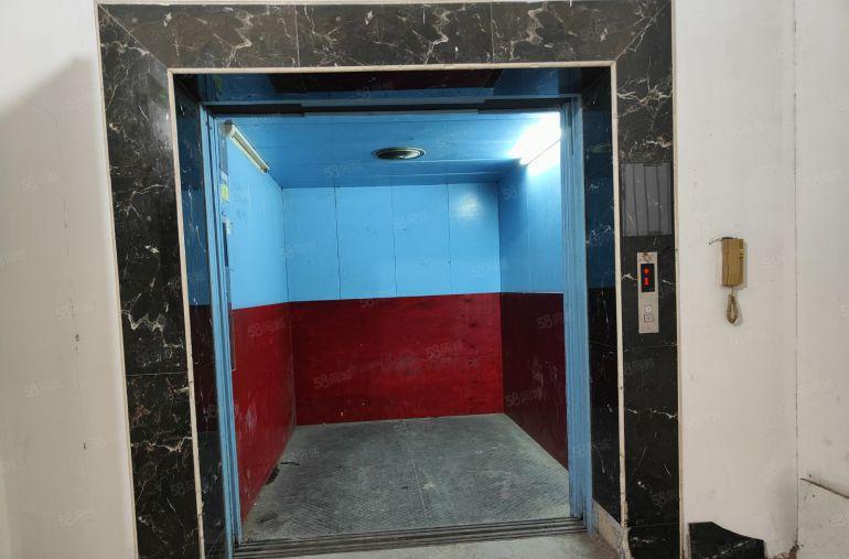 桥头新出原房东标准独院，形象好带全新地坪漆空地大二类消防喷淋