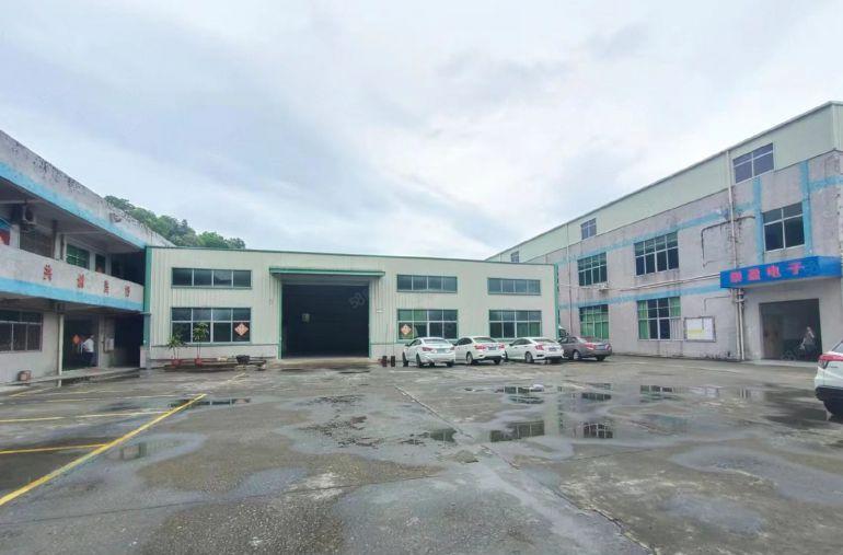 桥头靠常平滴水8米钢构厂房1200平方 现成办公室空地超大