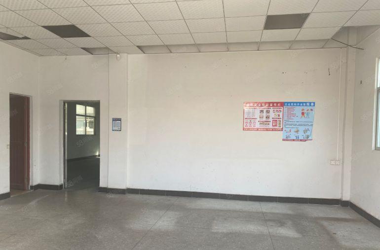 桥头镇新出一楼500平，水电线路齐全有办公室。