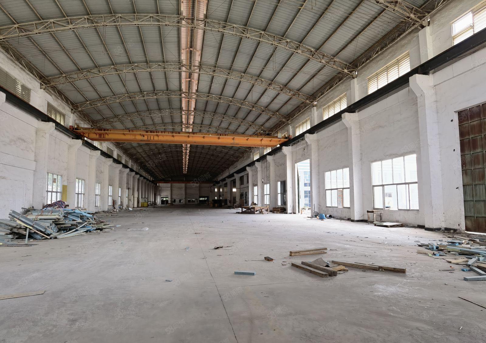 13m高独门独院钢构厂房，带牛角位现成航车，交通便利可办环评