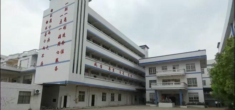 桥头镇高速出口旁原房东标准独院9800平，带国有双证低价出租