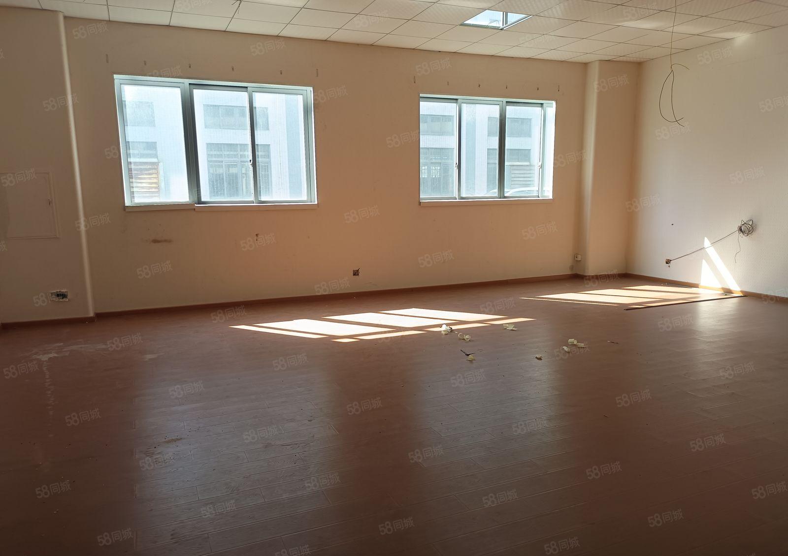 桥头新出标准厂房楼上有现成的地坪漆600平方低价出租地段繁华