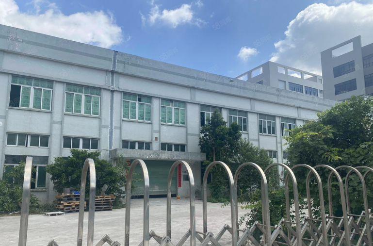 桥头镇新出二层独院厂房5000平方米，周边配套齐全。