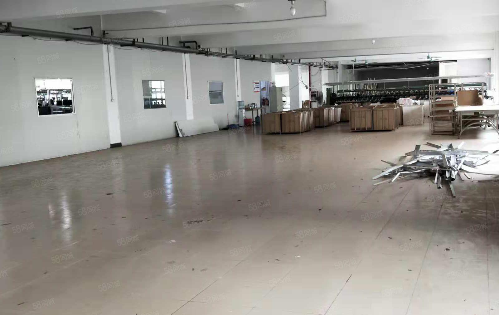 东坑原房东独院标准厂房三层约4300平方，宿舍加饭堂约700