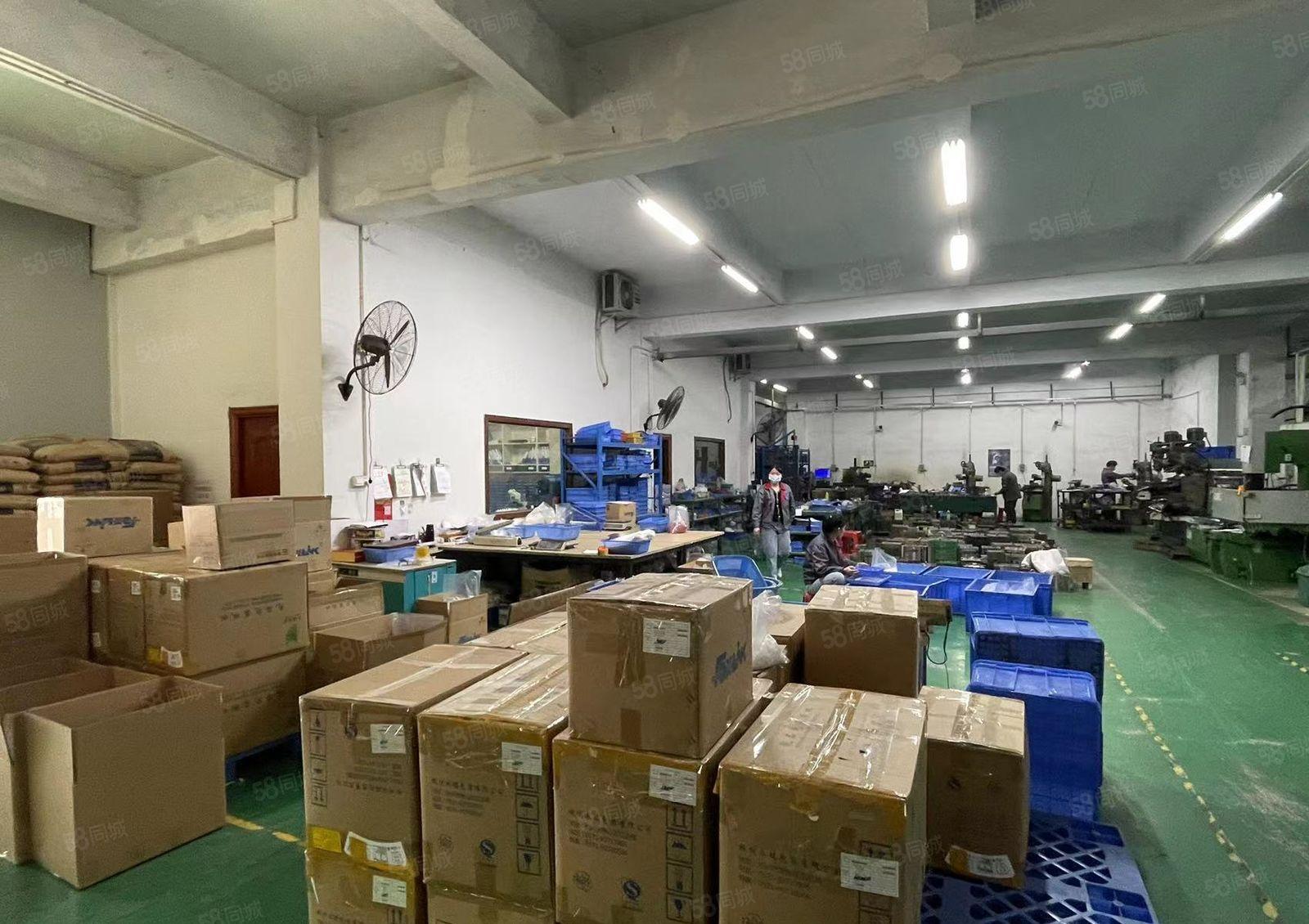 东坑镇现成精装修厂房出租，现成办公室，水电齐全，周边无居民。