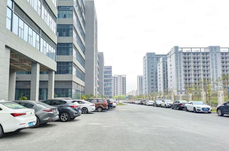 东莞东坑镇松山湖片区原水电可过户没有电损红本厂房原房东低价