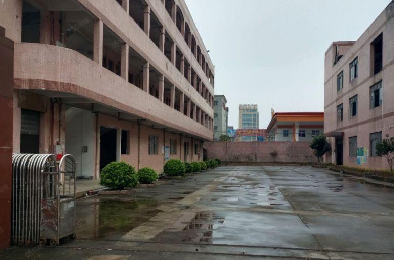 原房东小独院4000平8元出租，空地大，大小车可进！