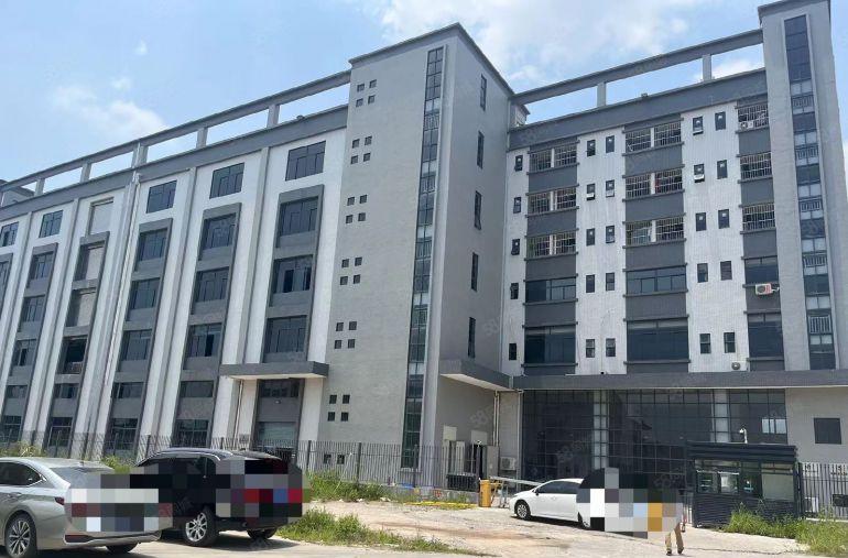 道滘镇精装修楼上厂房出租，单层2000平方，水电办公室