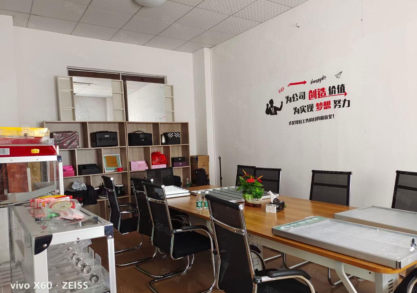 独门独院厂房转租，厂房2000宿舍500。价格18价格不可谈