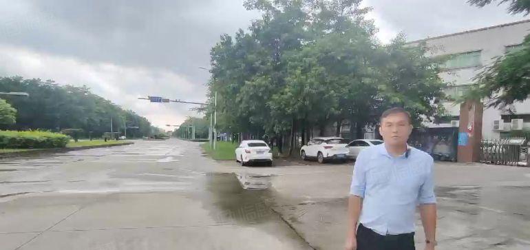 石排靠近企石东部快速原房东红本双证标准三层厂房直租现成航车