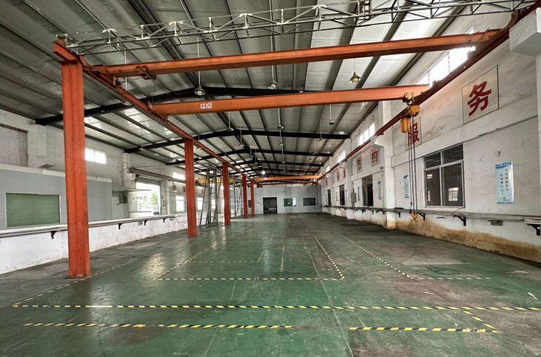 石排镇独院钢构单一层 8米高 现成行车 精装修办公室