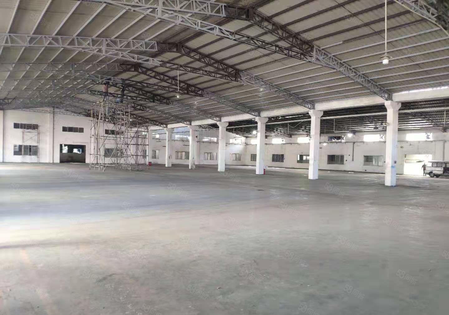 石排砖墙到顶厂房2000方出租，现成办公室，水电齐全！