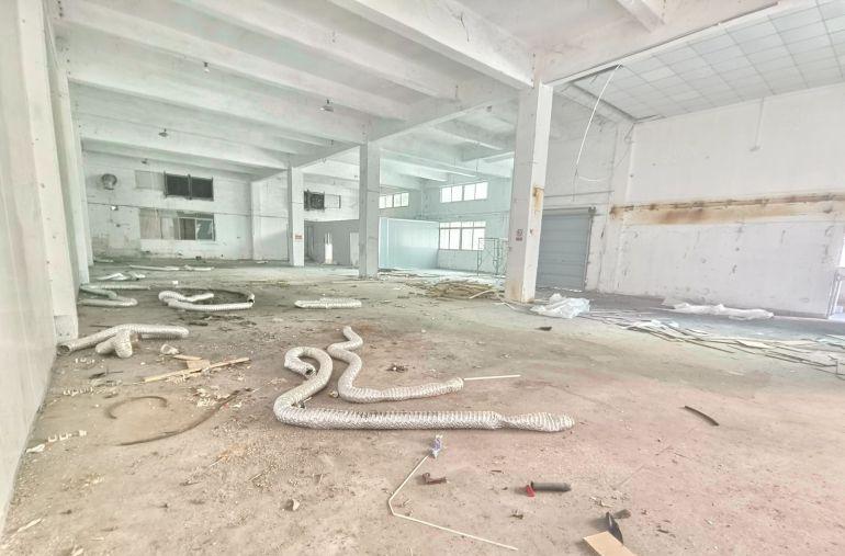 独门独院，800平方，可进拖挂车靠广深高速，自带注塑环评