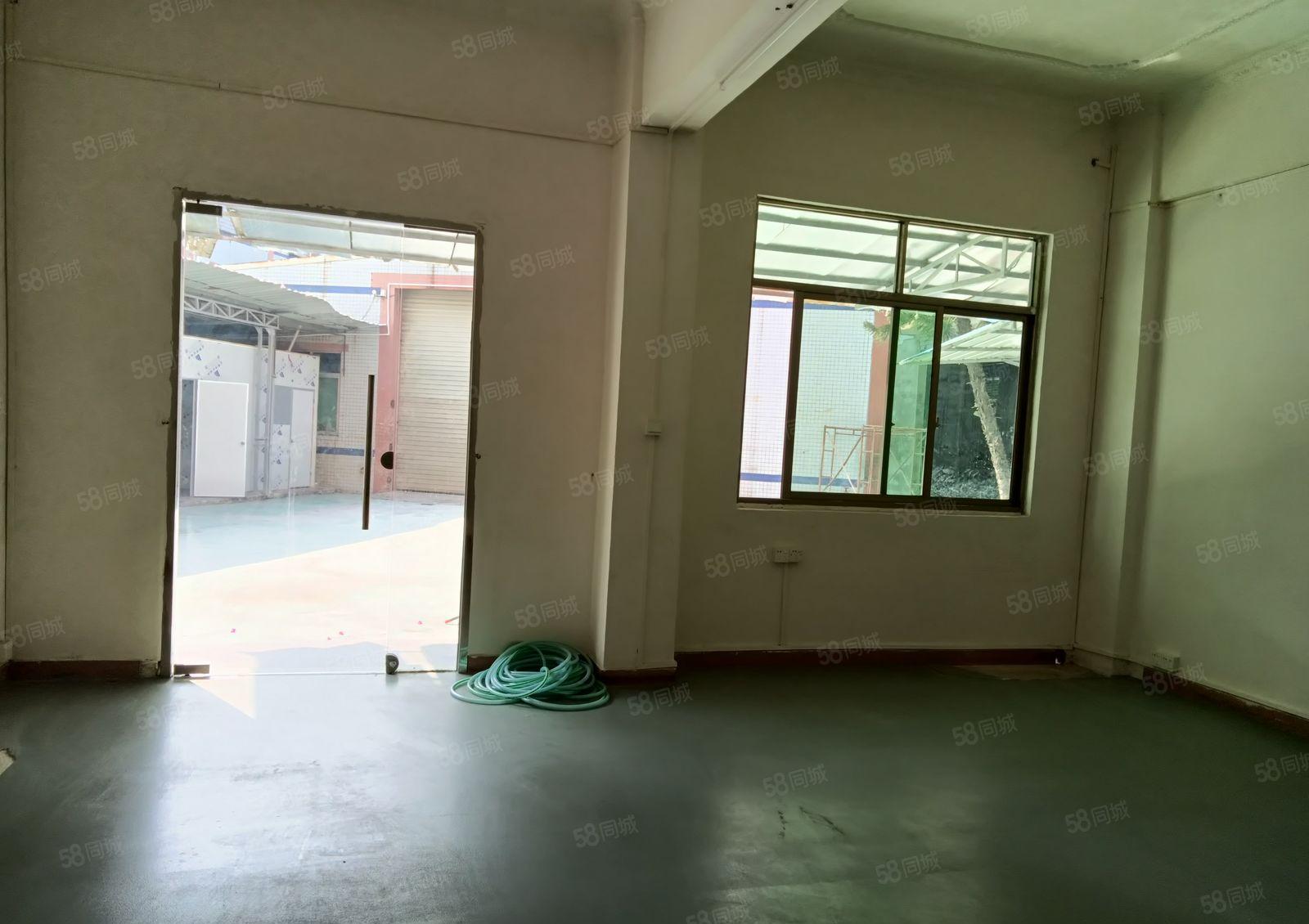 中堂新出砖墙到顶独门独院单一层厂房1450方出租。