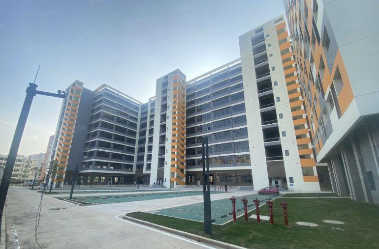 中堂镇带卸货平台仓库出租，有12个液压平台，6部5吨梯