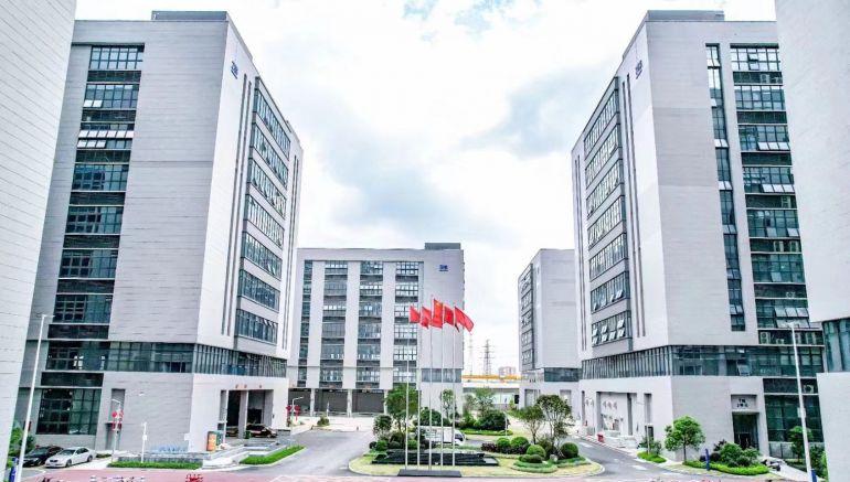 中堂原房东全新7米高标准厂房1500平出租，证件齐全。