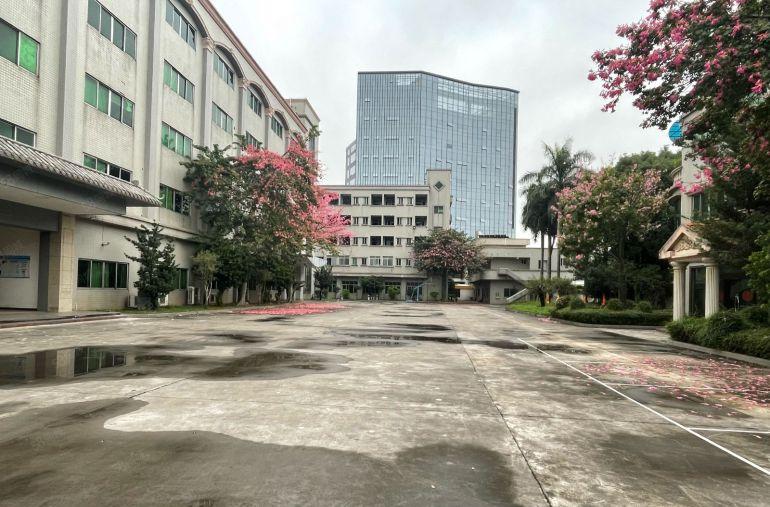 中堂（原房东花园式）独门独院厂房16000平方出租！