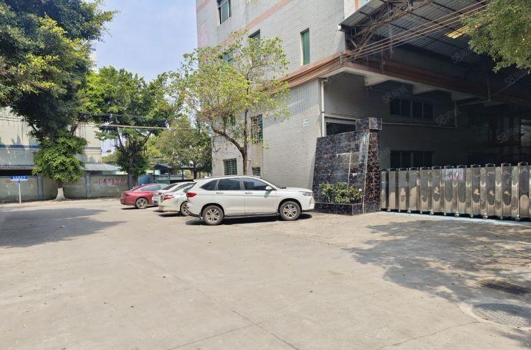 中堂镇   小独院800平方厂房出租，有宿舍办公室