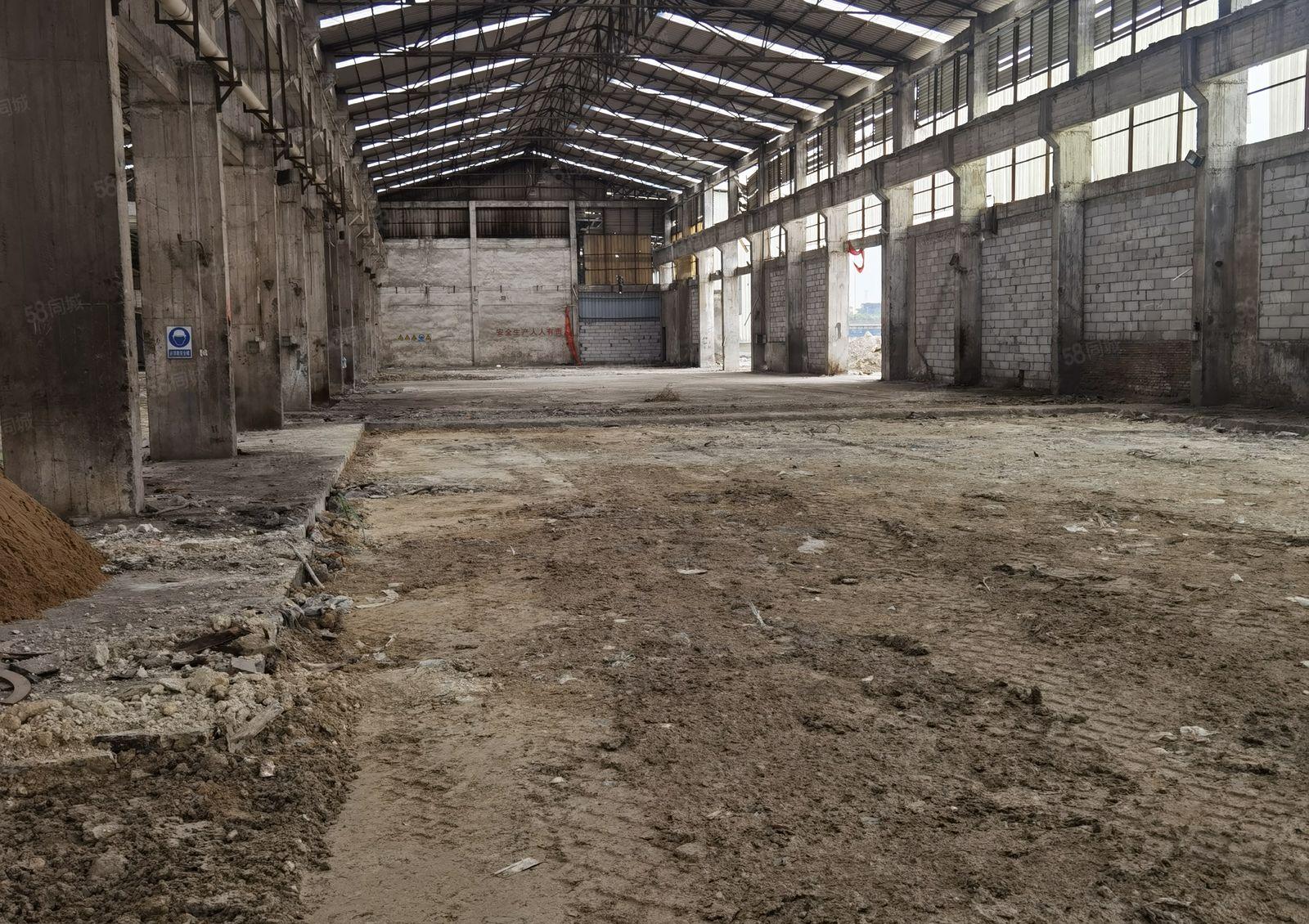 独院砖墙到顶单一层，滴水13米，中高16米，占地面积80亩，