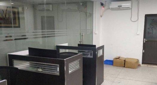 凤岗官井头出租二楼带行车配有宿舍7间厂房1400平