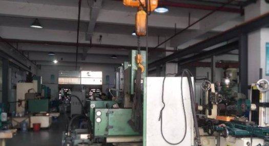 凤岗油甘埔一楼带行车吊顶办公室面积实在厂房400平