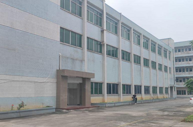 企石新出原房东楼上实量面积1500方带精装修办公室全新地坪漆