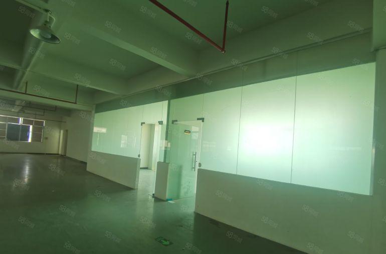 企石镇原房东楼上厂房出租1500平米，带现成装修水电办公室