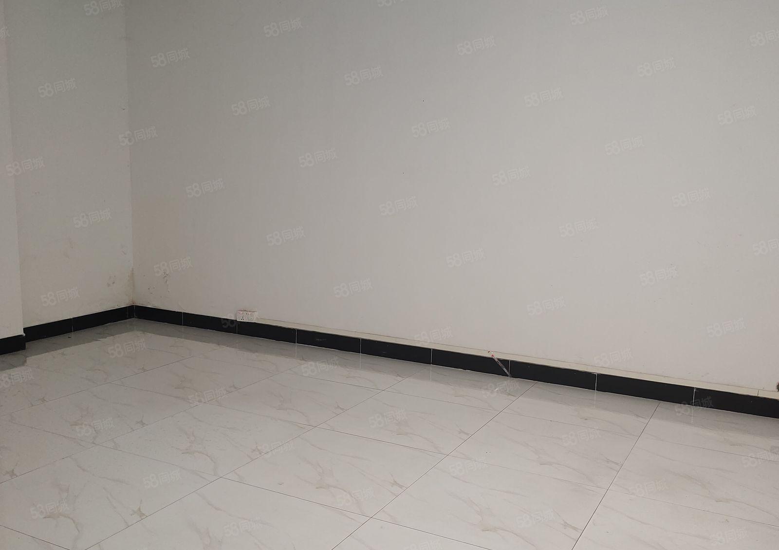 东莞市企石镇中心830平米6米高带牛角一楼厂房出租，有办公室