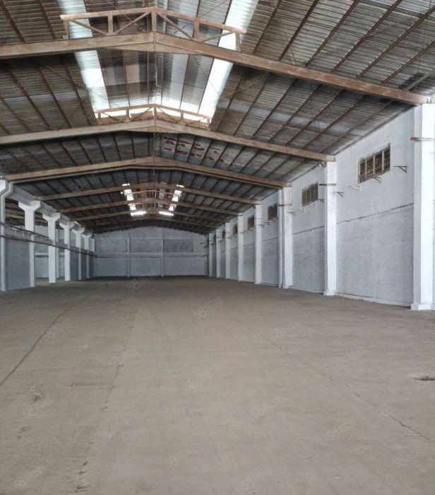 洪梅重工业厂房，高度9米，有现成行车，利用率高，可分租