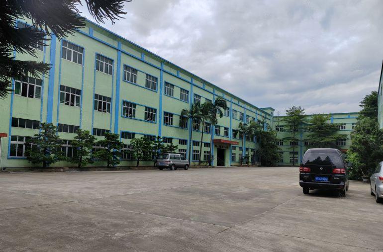 谢岗精装修特价房，现成办公室地坪漆水电齐全，交通非常方便。