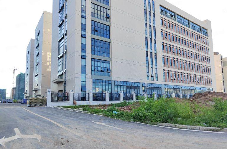 谢岗镇楼上8元厂房 2000平全新工业园原房东红本厂房出租