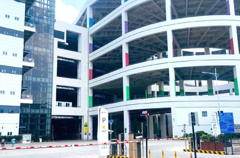 按日租用按托盘位租用的公共托管仓，提供仓配一体化代管理服务