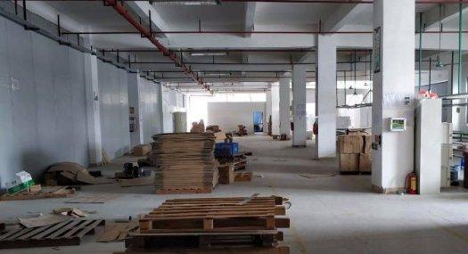 凤岗官井头家辉天桥附近出租楼上带装修电子玩具厂房1600平