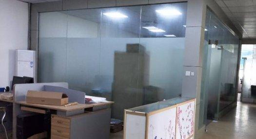 清溪镇三中楼上精装修标准货梯、配套齐全厂房2400