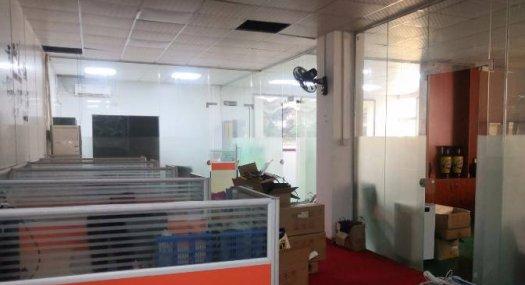 凤岗雁田布心出租楼上带装修厂房1200现成办公室