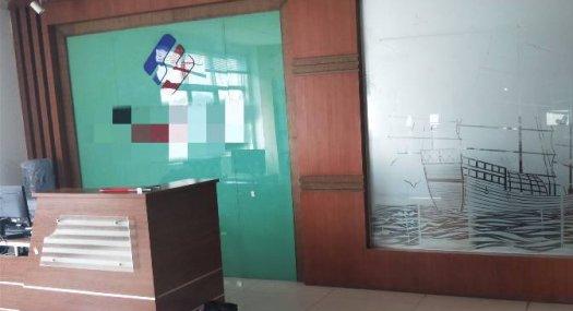 凤岗镇油甘埔楼上带精装修办公室 钢化膜厂房出租2000平