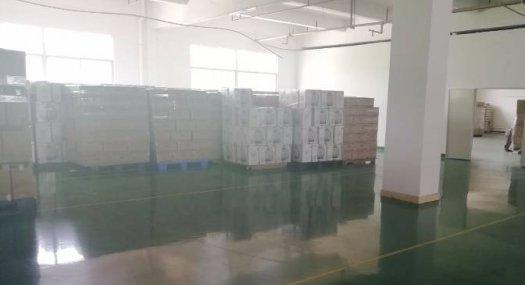 凤岗官井头出租楼上标准货梯厂房1500平，价格可谈