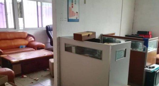 凤岗油甘埔楼上标准货梯主线到车间地坪漆厂房800平