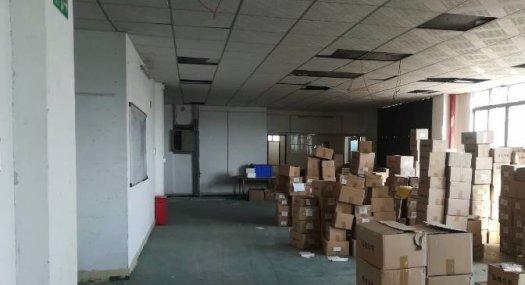 清湖头工业园带电梯厂房600平方平方出租，带办公室