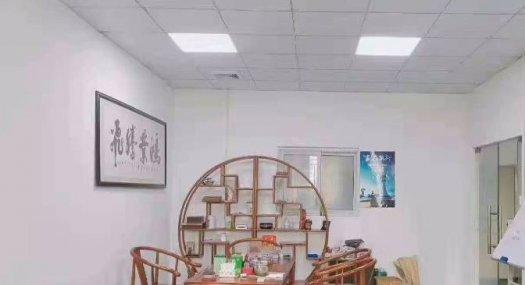 凤岗五联出租楼上带行车厂房750平带豪华装修办公室